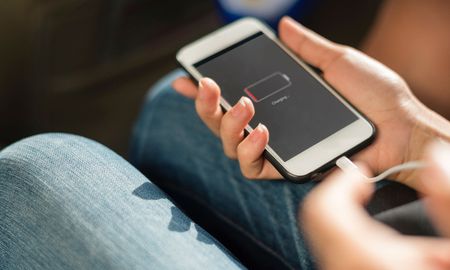 Por qué conviene mantener la batería del móvil entre 20% y 80%
