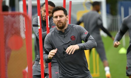 Lionel Messi entrenó con normalidad y se perfila para ser titular en el partido entre Paris Saint-Germain y Manchester City, por la Champions League. Lionel Messi entrenó con normalidad y se perfila para ser titular en el partido entre Paris Saint-Germain y Manchester City, por la Champions League.