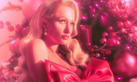 Paris Hilton sorprendió a todos al subir fotos al desnudo para Navidad. Paris Hilton sorprendió a todos al subir fotos al desnudo para Navidad.