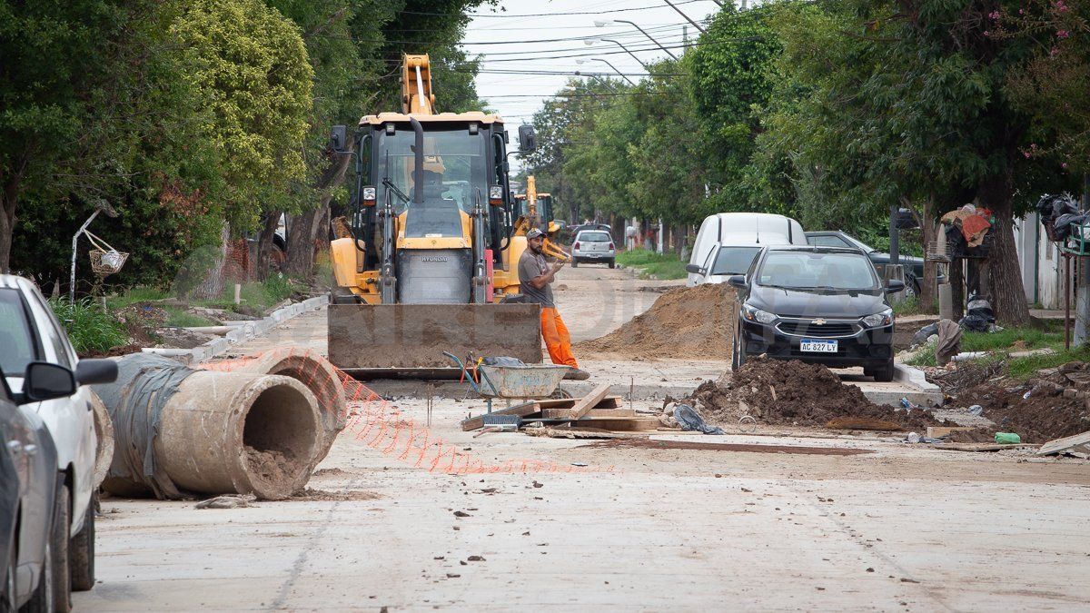 El desagüe Espora involucra en forma directa a los barrios Transporte, San José, San Martín, Belgrano y Cabal.