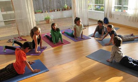 El yoga va a la escuela