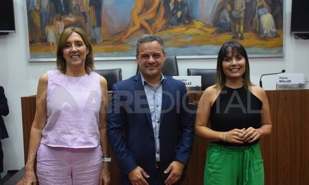 Con un fuerte respaldo, Leandro Gonzáles fue elegido nuevamente como presidente del Concejo de Santa Fe. Con un fuerte respaldo, Leandro Gonzáles fue elegido nuevamente como presidente del Concejo de Santa Fe.