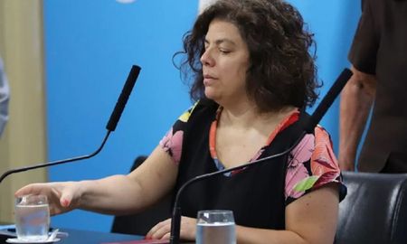 La secretaria de Acceso a la Salud, Carla Vizzotti, aclaró que aún se realizan estudios de la vacuna rusa. La secretaria de Acceso a la Salud, Carla Vizzotti, aclaró que aún se realizan estudios de la vacuna rusa.