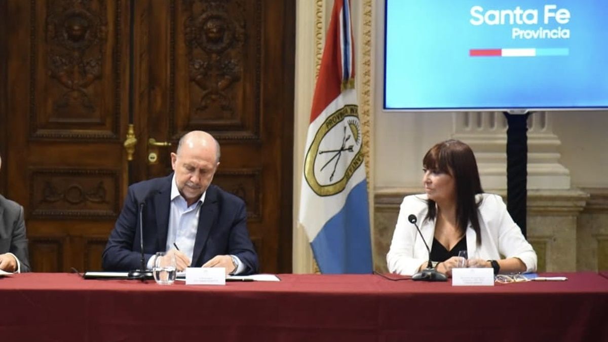 Omar Perotti remitió ala Legislatura doce pliegos que