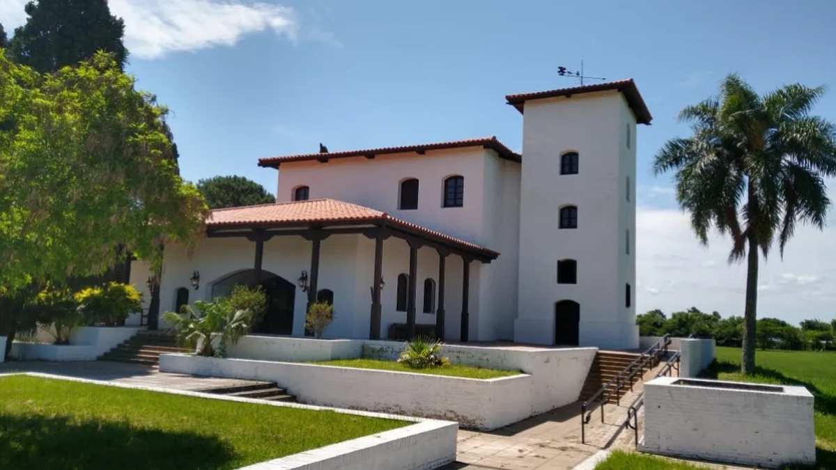 El principal atractivo de Cayastá no solo radica en su importancia histórica, sino también en su agradable y apacible clima. El principal atractivo de Cayastá no solo radica en su importancia histórica, sino también en su agradable y apacible clima.