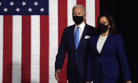 El candidato demócrata a la presidencia de Estados Unidos, Joe Biden, y su compañera de fórmula, Kamala Harris, compartieron el primer acto juntos este miércoles. El candidato demócrata a la presidencia de Estados Unidos, Joe Biden, y su compañera de fórmula, Kamala Harris, compartieron el primer acto juntos este miércoles.