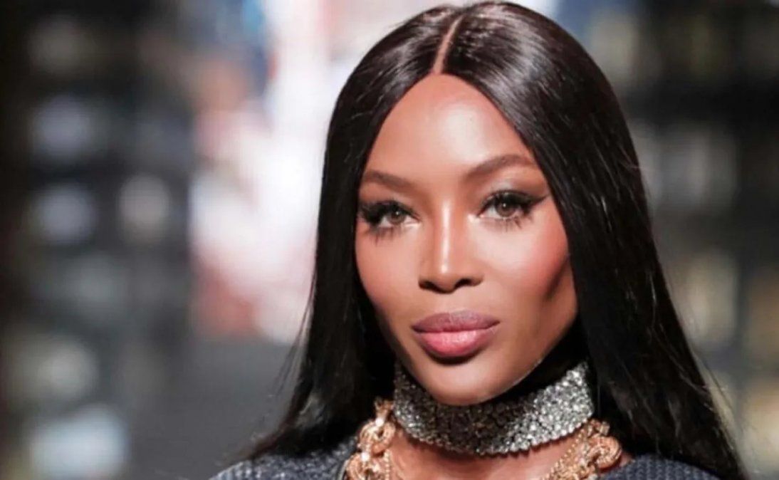 Naomi Campbell presentó a su beba en su cuenta de Instagram y recibió las felicitaciones de varias figuras de la moda como Marc Jacobs y Donatella Versace.