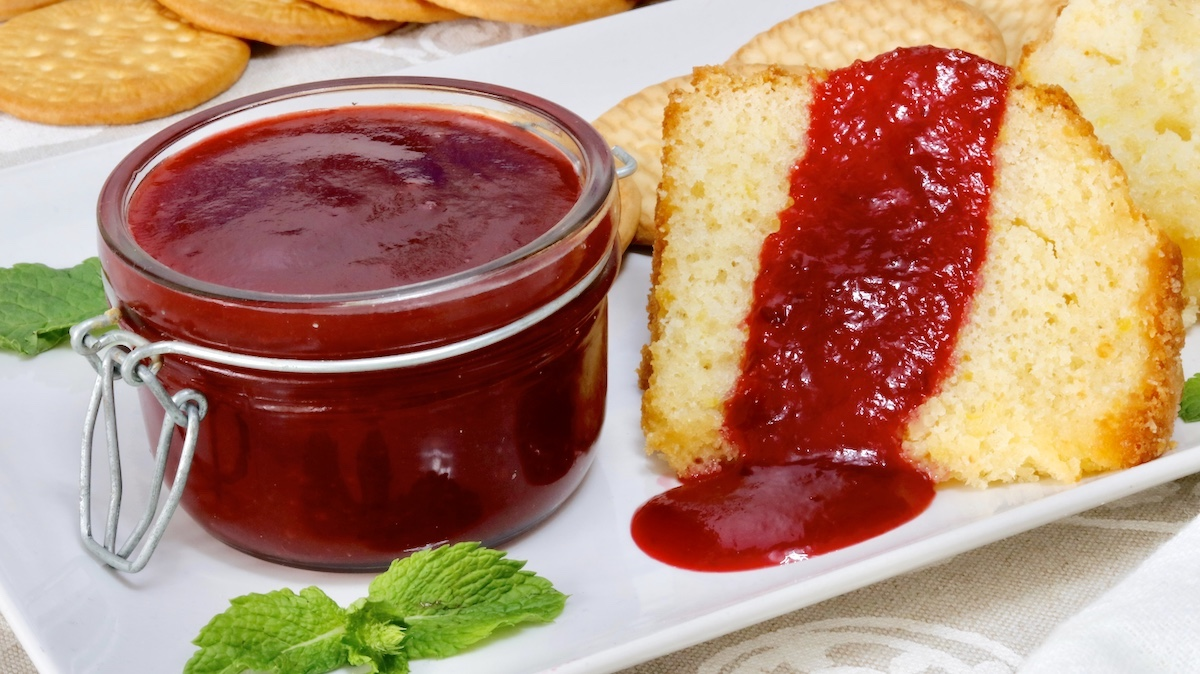 Hacer mermelada de ciruela en casa es muy fácil y lleva pocos ingredientes. Hacer mermelada de ciruela en casa es muy fácil y lleva pocos ingredientes.