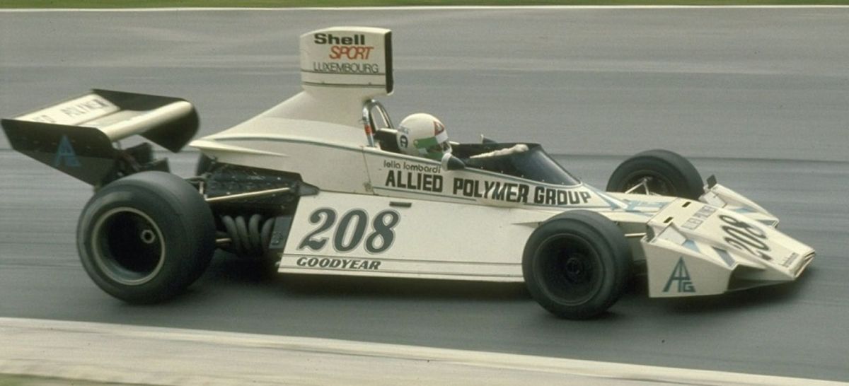 En julio de 1974, Lella quiso debutar en la Fórmula 1, y alquiló un Brabham BT42-Cosworth del año anterior (con carrocería de un BT44) e intentó clasificarse para disputar el GP de Gran Bretaña, en Brands Hatch, aunque sin éxito. En esta oportunidad usó el número 208, el más alto de los empleados en la historia de la categoría, porque su sponsor, Radio Luxemburgo, operaba en la frecuencia de 208 KHz.
