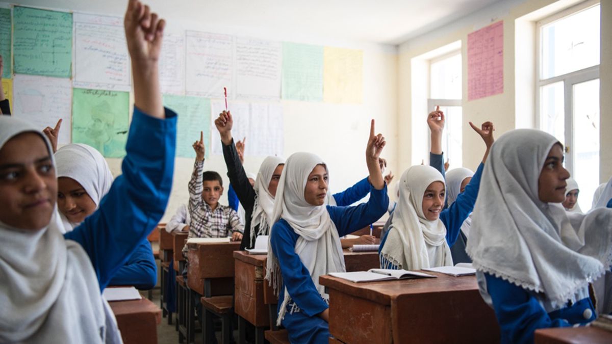 Los talibanes le prohibieron a las mujeres estudiar.