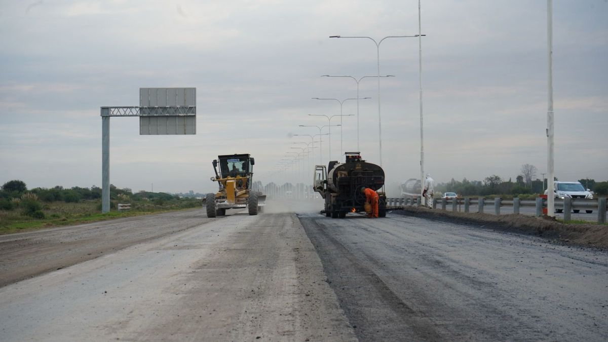 Los trabajos sobre la autopista Rosario - Santa Fe estarían finalizados entre marzo y abril de 2026. Los trabajos sobre la autopista Rosario - Santa Fe estarían finalizados entre marzo y abril de 2026.