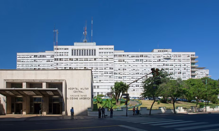 Ante el progresivo empeoramiento del cuadro, la joven fue trasladada al Hospital Militar Central, en Belgrano. Ante el progresivo empeoramiento del cuadro, la joven fue trasladada al Hospital Militar Central, en Belgrano.