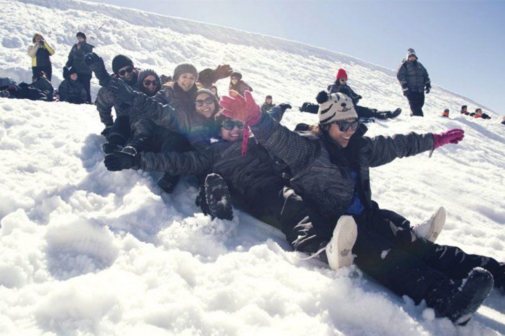 Autorizan a agencias de turismo a reprogramar viajes porhasta un año tras la parálisis que generó la pandemia.