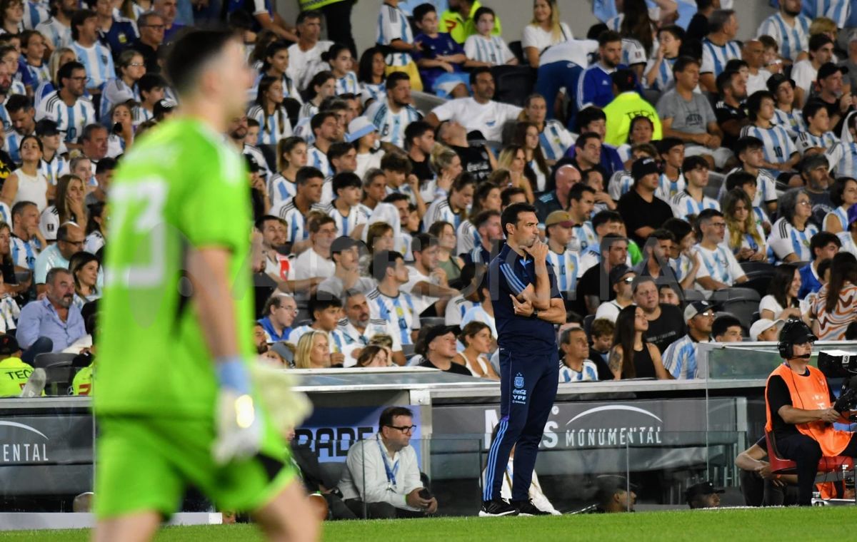 Lionel Scaloni se emocionó durante los festejos de la Selección Argentina en el Estadio Monumental.