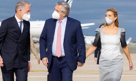 La Argentina apunta posponer los vencimientos con el Club de París y dejar temporalmente la discusión de una eventual reprogramación de las condiciones de la deuda, de US$ 2.400 millones. La Argentina apunta posponer los vencimientos con el Club de París y dejar temporalmente la discusión de una eventual reprogramación de las condiciones de la deuda, de US$ 2.400 millones.
