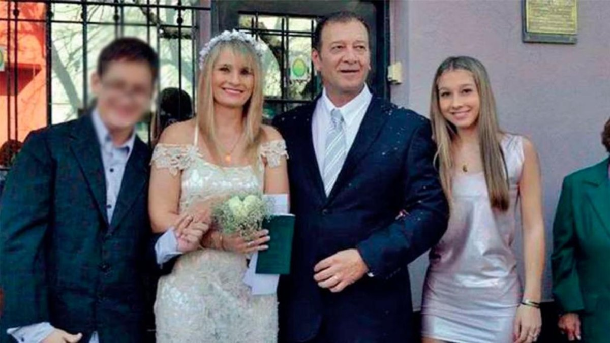 Yamina Kroh y Marcelo Galarza junto a sus dos hijos: Nahir y Aaron. Yamina Kroh y Marcelo Galarza junto a sus dos hijos: Nahir y Aaron.