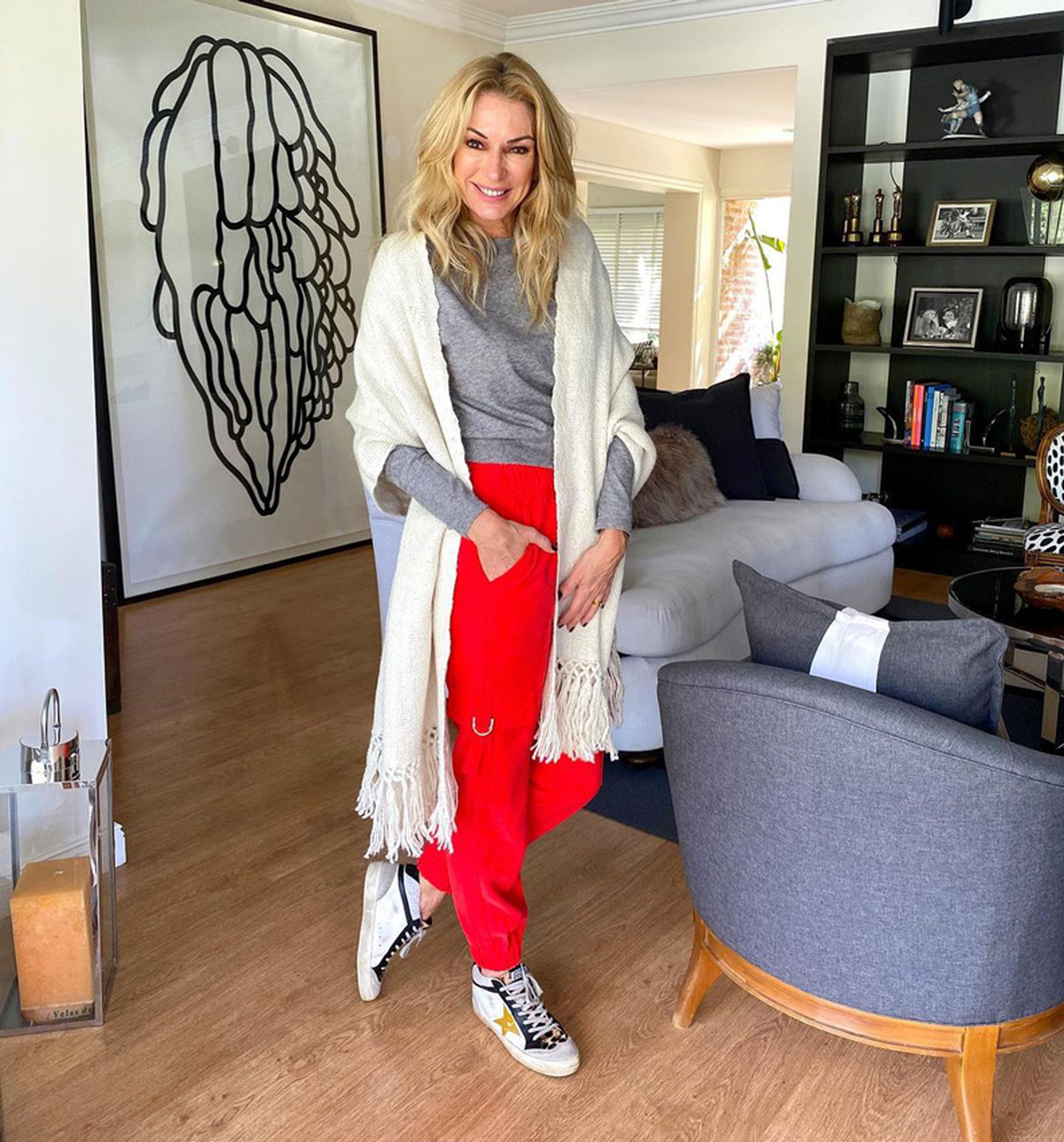 Yanina Latorre y su familia viven en una gran mansión de dos pisos.