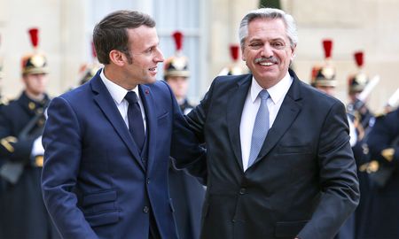 Aire de Santa Fe | Alberto Fernández con Emmanuel Macron.jpg