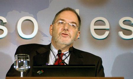 El exdirector del Hemisferio Occidental del FMI, Claudio Loser. El exdirector del Hemisferio Occidental del FMI, Claudio Loser.