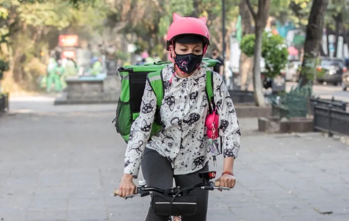 Según el CONICET el 38% de les trabajadores de plataformas son mujeres y personas no binarias, el 75% tienen menos de 30 años y en completa informalidad laboral. Según el CONICET el 38% de les trabajadores de plataformas son mujeres y personas no binarias, el 75% tienen menos de 30 años y en completa informalidad laboral.