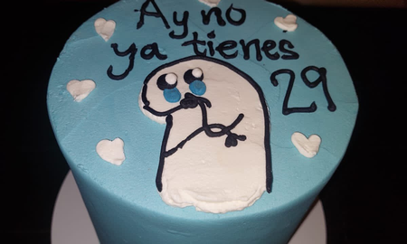 Festejó su cumpleaños con temática de memes y fue furor en Twitter Festejó su cumpleaños con temática de memes y fue furor en Twitter