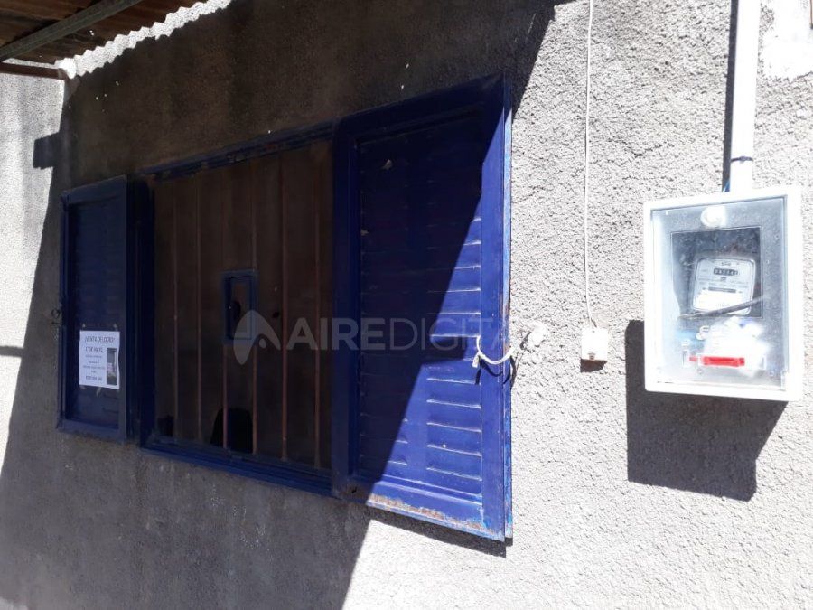 Amenazaron a una menor con un cuchillo y robaron $64.000 en Villa Hipódromo