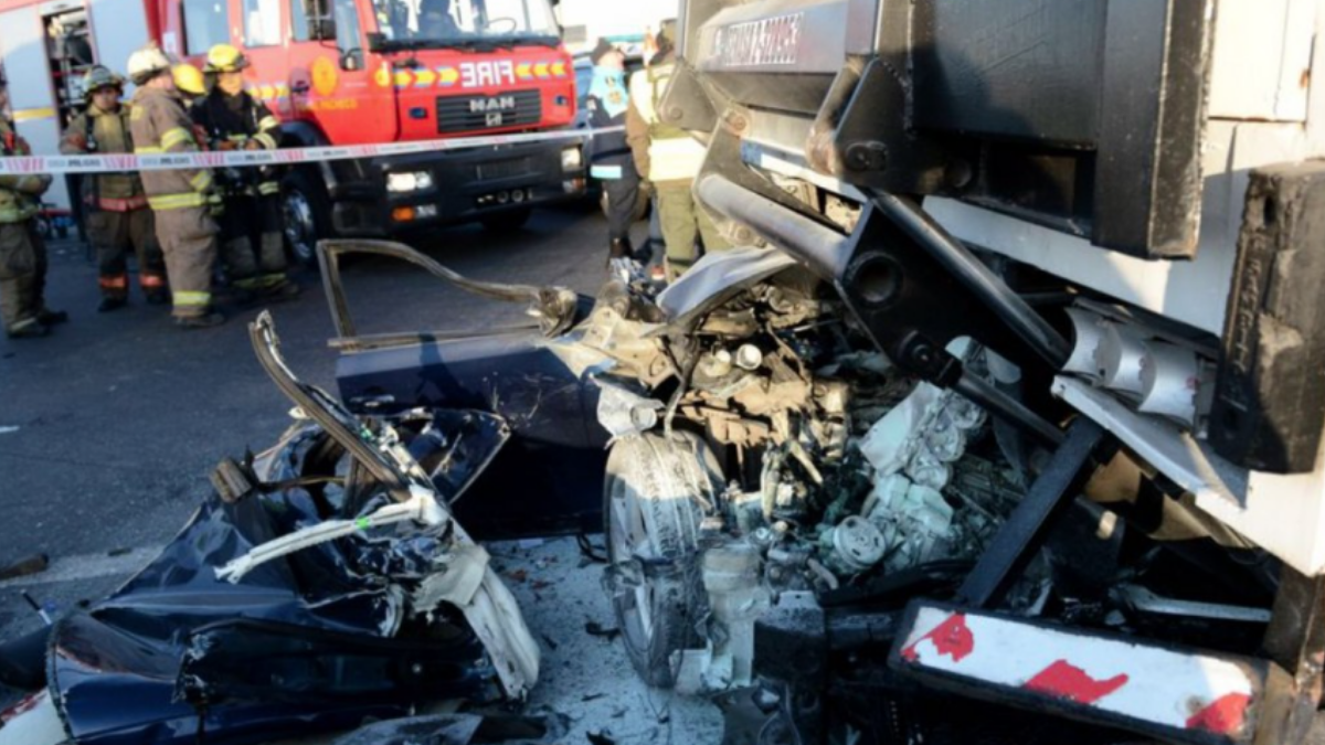 Nos está siguiendo la policía. Dios mío