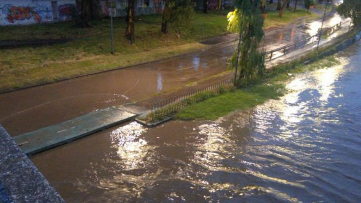 Al menos 12 familias evacuadas por las intensas lluvias en Córdoba