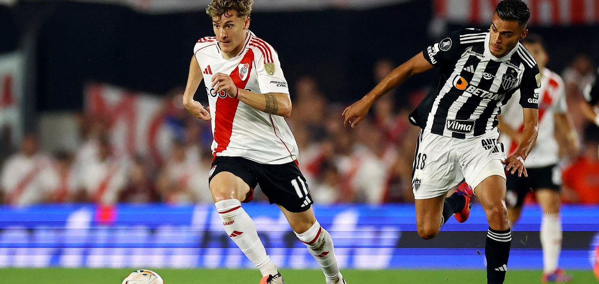 El santafesino Facundo Colidio cambió su camiseta con Deyverson en el túnel. El santafesino Facundo Colidio cambió su camiseta con Deyverson en el túnel.