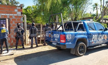 La AIC realizó diez allanamientos este sábado en el barrio Varadero Sarsotti La AIC realizó diez allanamientos este sábado en el barrio Varadero Sarsotti