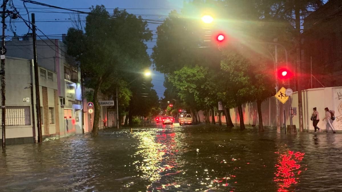 En la ciudad, los registros de lluvia en Santa Fe superaron los 100 mm en algunos barrios. En la ciudad, los registros de lluvia en Santa Fe superaron los 100 mm en algunos barrios.