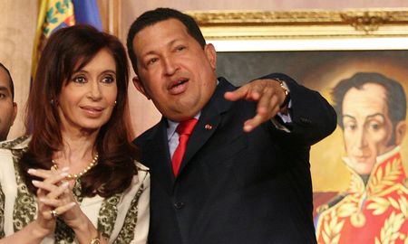 Según un exmilitar venezolano, Hugo Chávez envió cerca de 21 millones de dólares a la Argentina para financiar en 2007 la campaña electoral de Cristina Kirchner. Según un exmilitar venezolano, Hugo Chávez envió cerca de 21 millones de dólares a la Argentina para financiar en 2007 la campaña electoral de Cristina Kirchner.