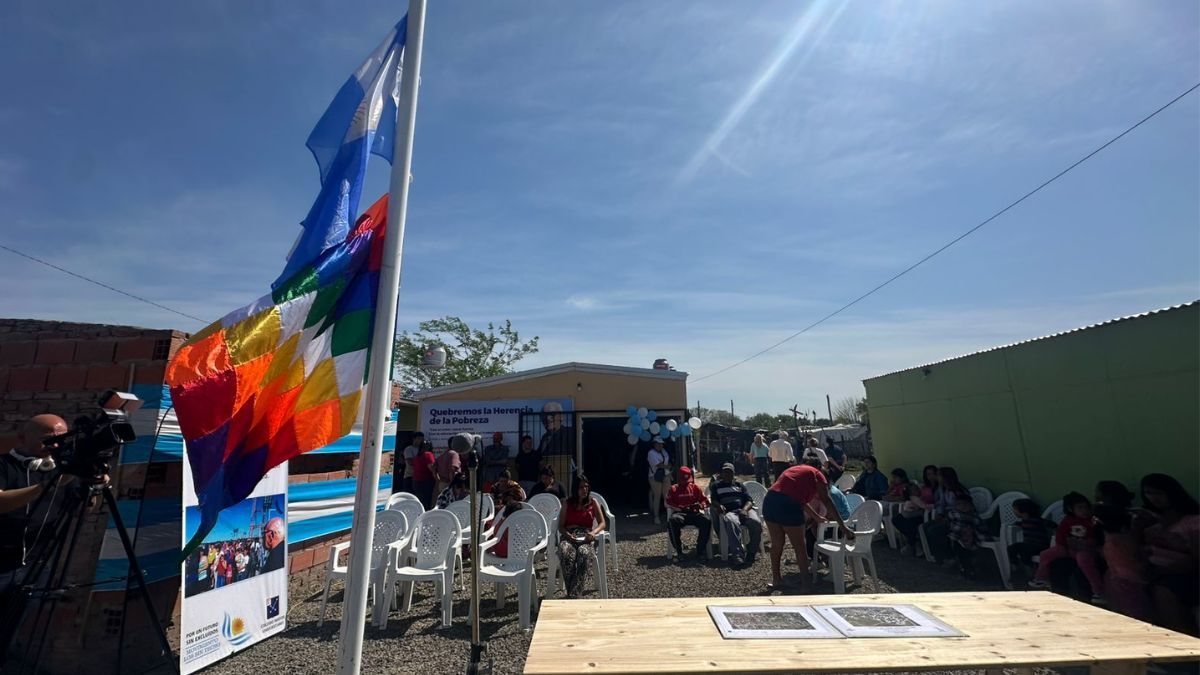 Este martes se inauguraron nuevas viviendas construidas con la ayuda del Movimiento Los Sin Techo en el barrio Las Lomas.