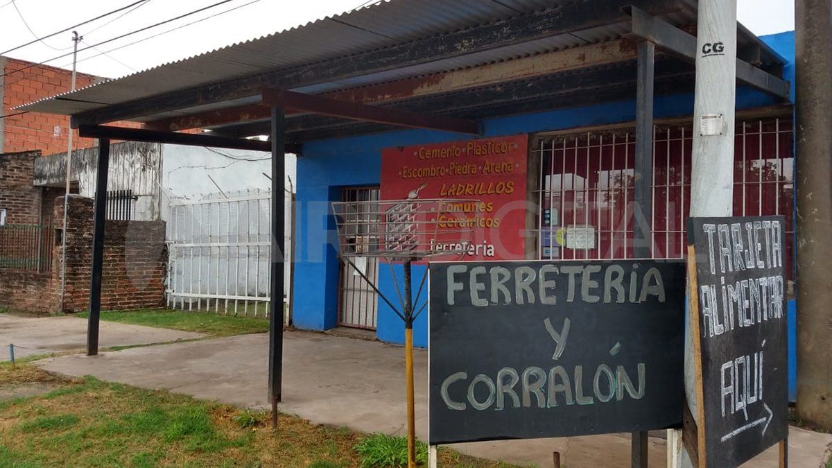 Tres personas ingresaron pasada la medianoche tras violentar la puerta delantera