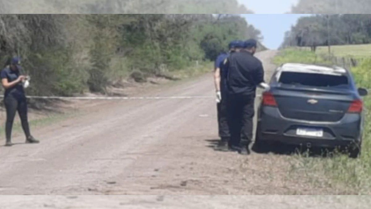 La víctima se encontraba en la parte trasera del automóvil.