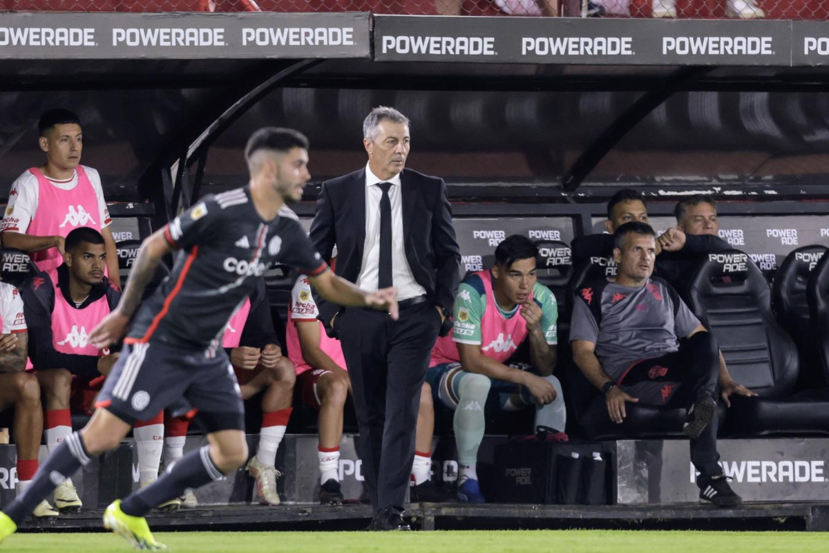 El ex Unión Frank Kudelka le ganó con Huracán a River. El ex Unión Frank Kudelka le ganó con Huracán a River.