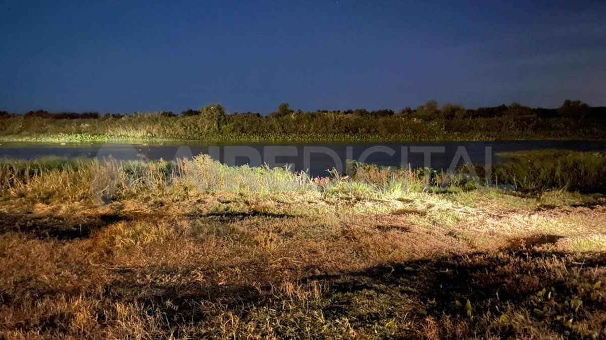 Monte Vera: un policía rescató a una pareja cuya camioneta cayó al agua