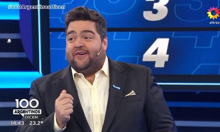Barassi quiso hacer una broma y sin querer ayudó a un participante a ganar el duelo de familias en 100 argentinos dicen. Barassi quiso hacer una broma y sin querer ayudó a un participante a ganar el duelo de familias en 100 argentinos dicen.
