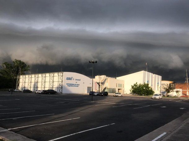 Una imagen apocalíptica: las nubes invadieron el aeropuerto de Ezeiza