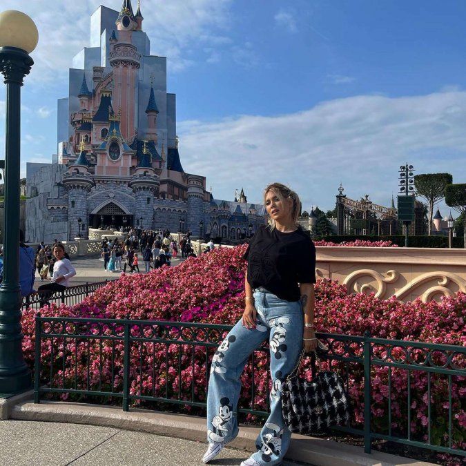 Los jeans reversionados son el nuevo fetiche de las famosas