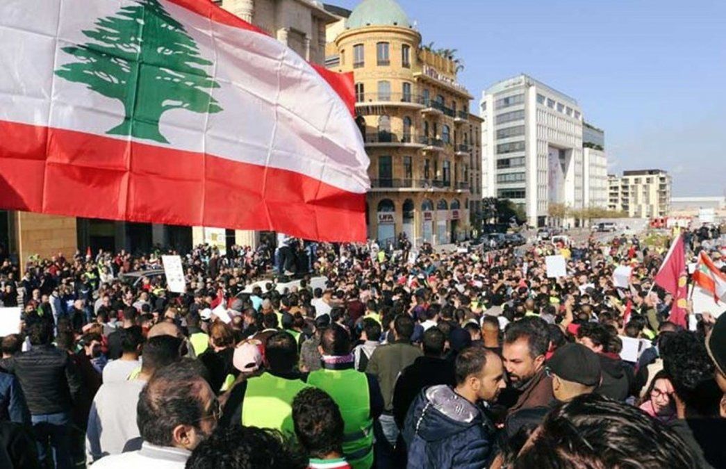 Miles de personas en el Líbano protestan contra la corrupción