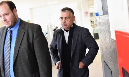 Así ingresaba Leonardo Peiti al Centro de Justicia Penal para declarar como testigo arrepentido de la causa de juego clandestino. Así ingresaba Leonardo Peiti al Centro de Justicia Penal para declarar como testigo arrepentido de la causa de juego clandestino.
