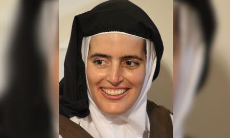 La sonrisa permanente de la hermana Cecilia María. La sonrisa permanente de la hermana Cecilia María.