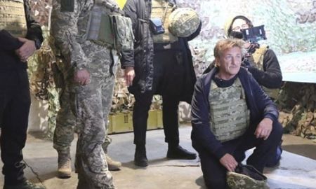 Sean Penn está filmando un documental sobre la invasión rusa en Ucrania Sean Penn está filmando un documental sobre la invasión rusa en Ucrania