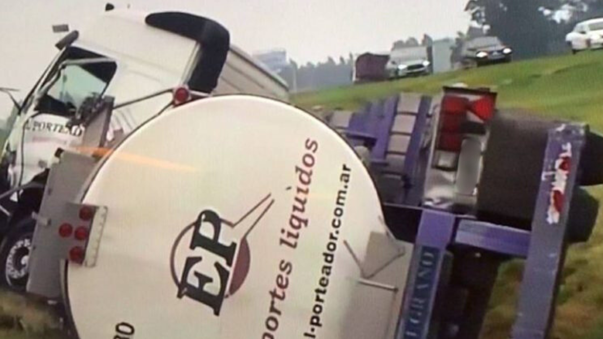 Los testigos del hecho informaron que el camión se había cruzado de carril previo al choque fatal. Se investigan las causas.