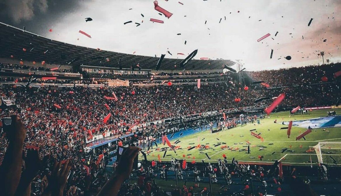 Los hinchas sabaleros coparon Asunción en la final de la Copa Sudamericana. Los hinchas sabaleros coparon Asunción en la final de la Copa Sudamericana.