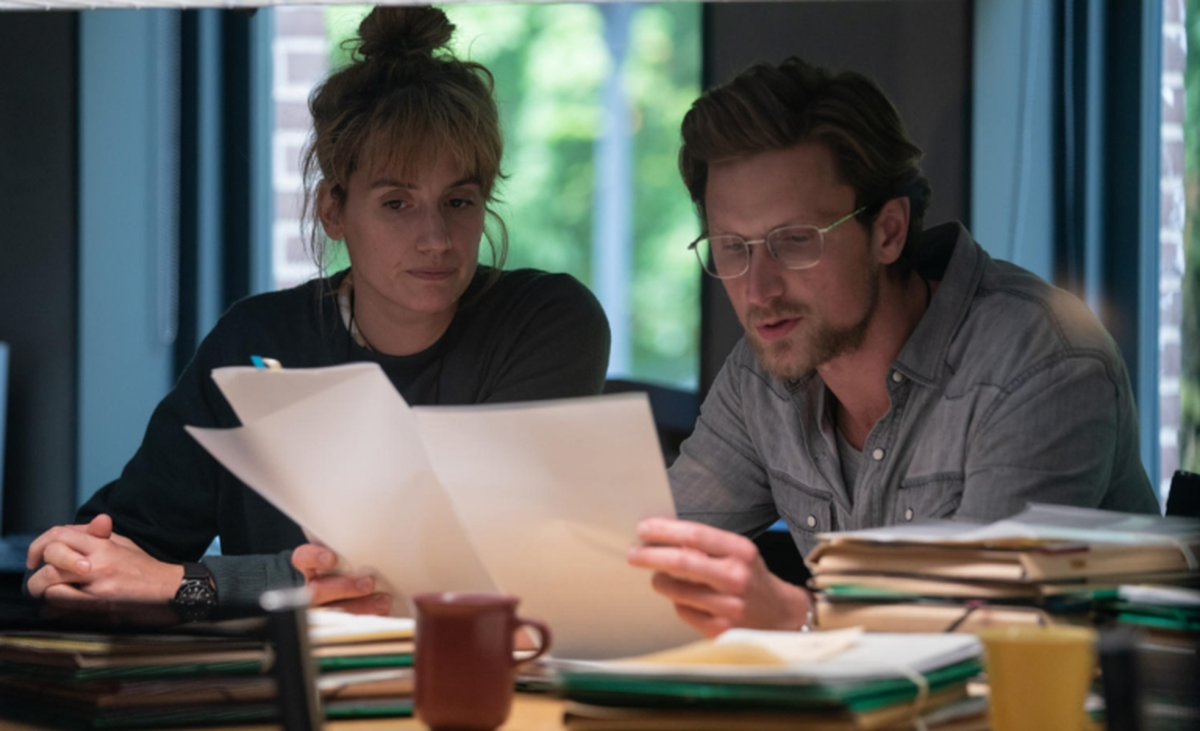 La investigación policial es liderada por la ambiciosa Naia Thulin y el misterioso Mark Hess.