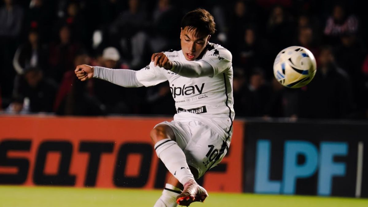 Nacho Lago estrelló un remate de tiro libre en el travesaño cuando el partido iba 1 a 1. Nacho Lago estrelló un remate de tiro libre en el travesaño cuando el partido iba 1 a 1.