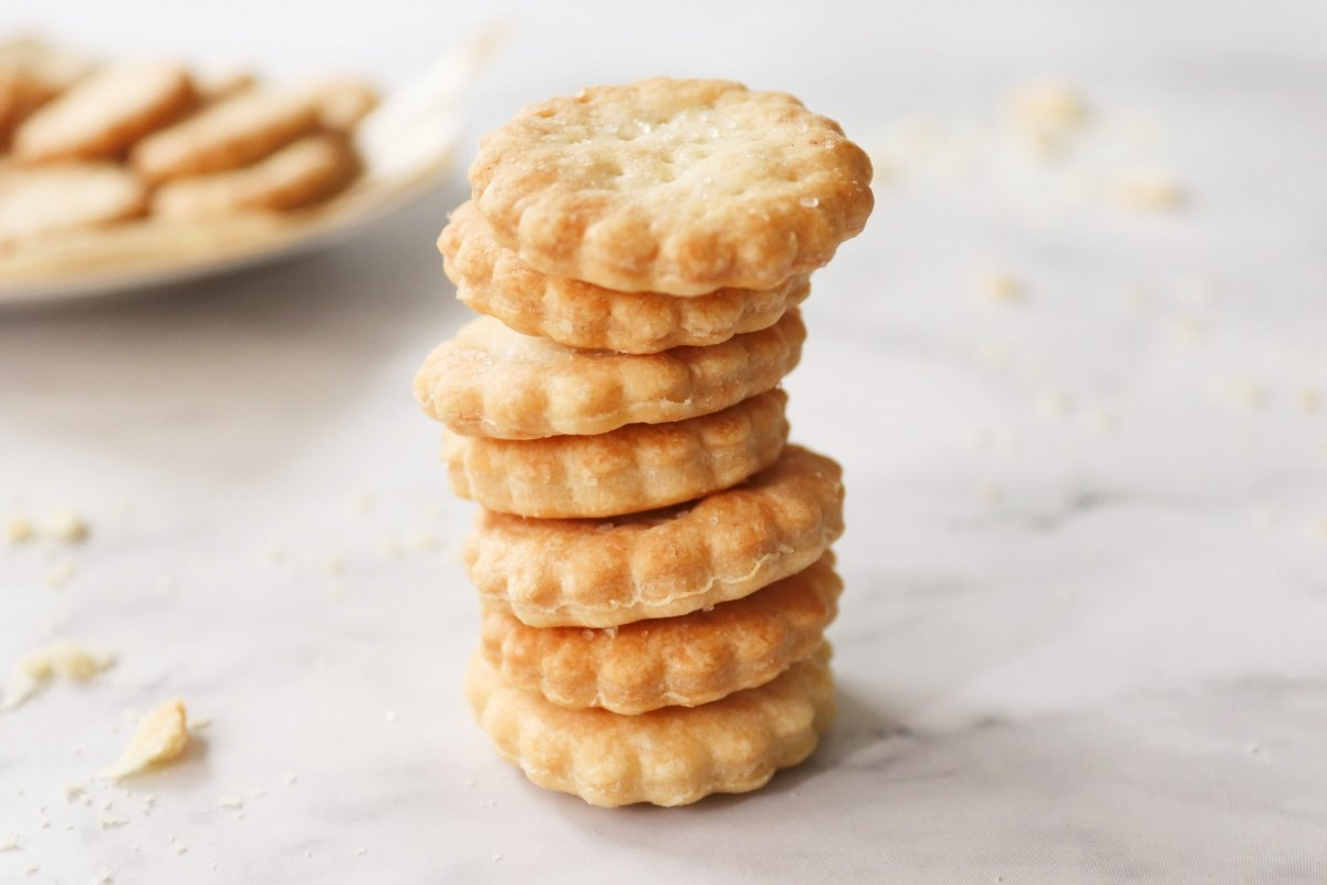 Las masitas saladas son una excelente idea para hacer en casa y disfrutar en el desayuno, merienda o como snack. Las masitas saladas son una excelente idea para hacer en casa y disfrutar en el desayuno, merienda o como snack.