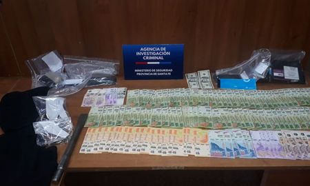 La investigación secuestró más de 60 mil pesos y 200 dólares durante un procedimiento. La investigación secuestró más de 60 mil pesos y 200 dólares durante un procedimiento.